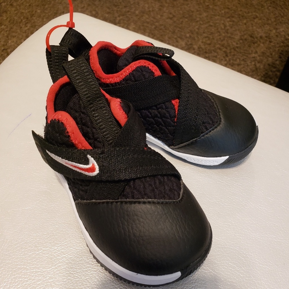 Shoes - Picture 4 of 4